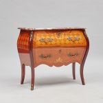 1018 8391 CHEST OF DRAWERS